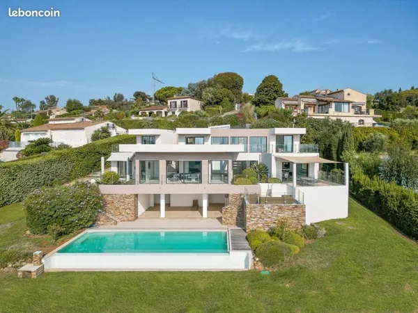 Villa moderne avec vue panoramique sur la mer à Antibes
