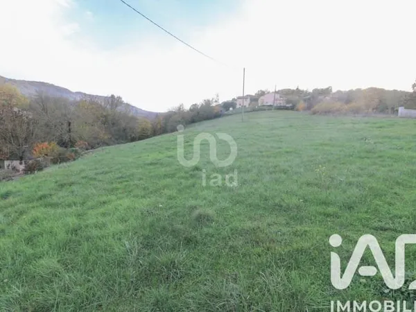 Terrain 5563 m²
