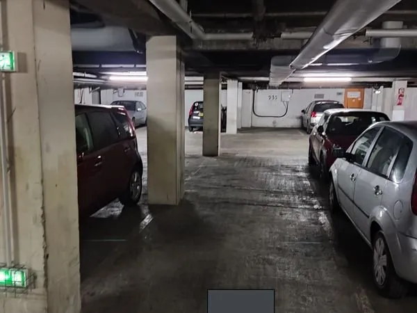 Place de parking sécurisée en sous-sol