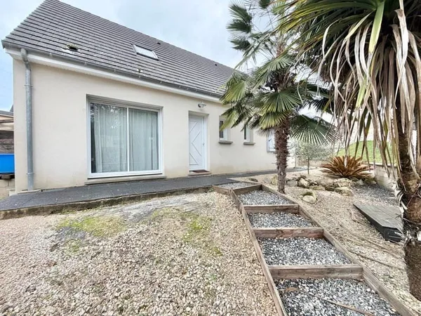 Maison récente en agglomération