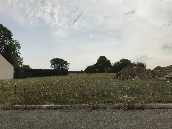 Terrain de 748 m² à Ouzouer sur Trézée
