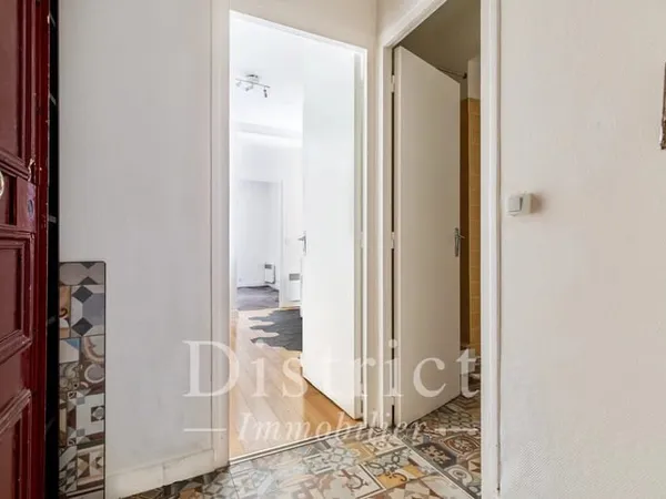 Ile St Louis. 2 pièces plein Sud de 27m². Ancien Hôtel Particulier.