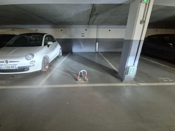 Vends parking - 13m²