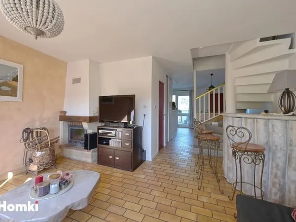 Poisat - T5 en triplex familial avec terrasse, au coeur du village