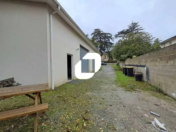 Local d'activité 100 m²
