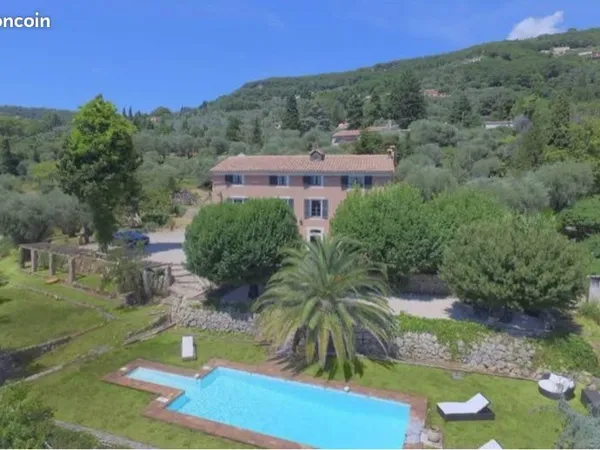 Mas Provençal 270m2 - vue mer - piscine - absolu - parc 2ha - 250 oliviers