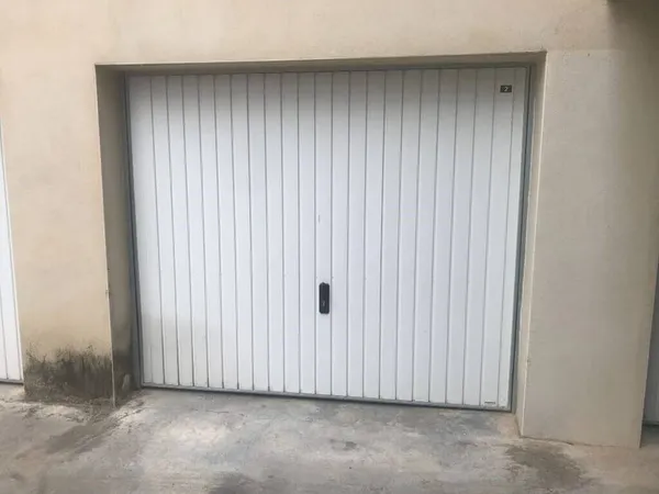 Stationnement Location Nîmes   90€