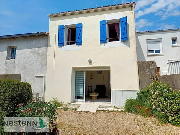 A vendre maison de bourg, centre Mortagne sur Gironde,102m², 3 chambres
