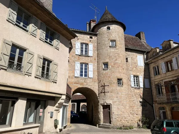 Demeure de ville et village