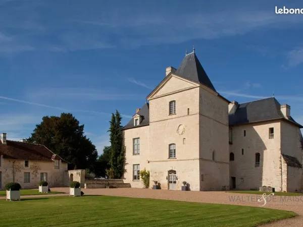 Château 54 pièces 1874 m²