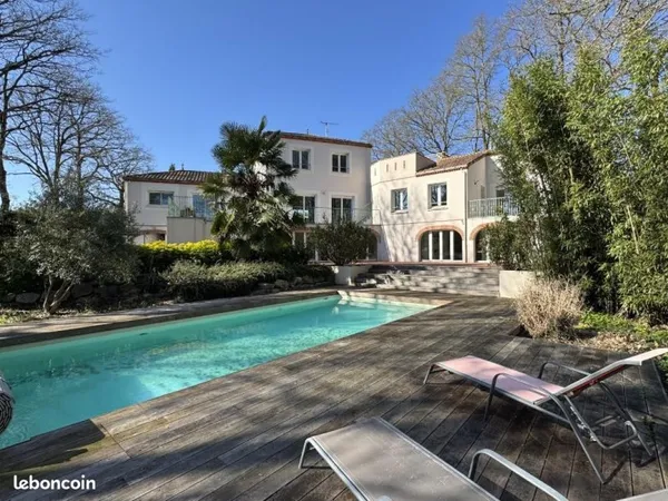 Propriété 345 m² Cugand