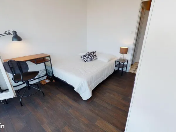 Chambre 5 pièces 82 m²