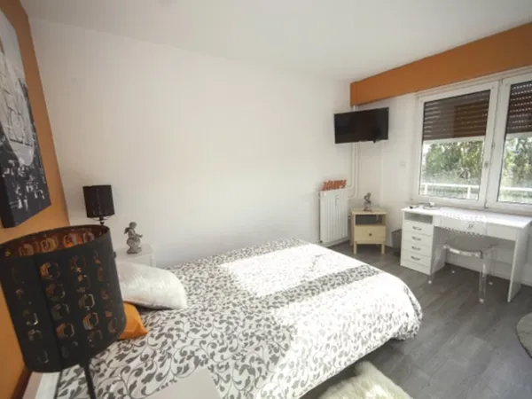 Chambre spacieuse et chaleureuse – 16m²