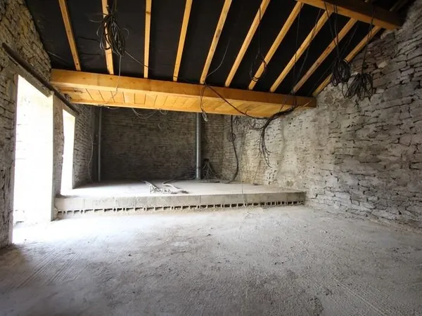 Dpt Côte d'Or (21), à vendre GISSEY SUR OUCHE Grange P3 + local soit 138 m²