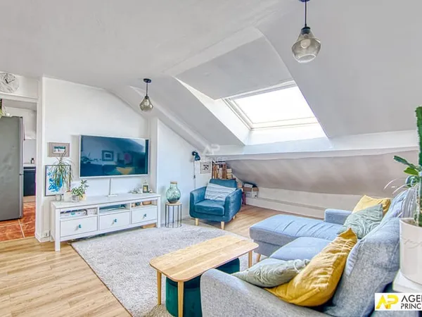 Versailles Notre-Dame Appartement 4 pièces 85m² au sol situé au dernier étage