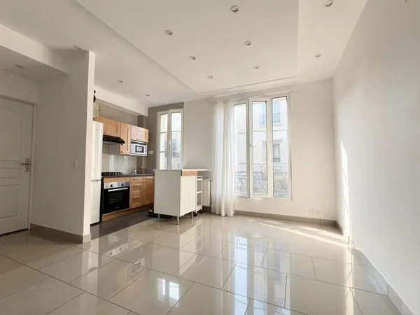 APPARTEMENT 3 PIECES 5 MIN. RER A VINCENNES ET CENTRE VILLE