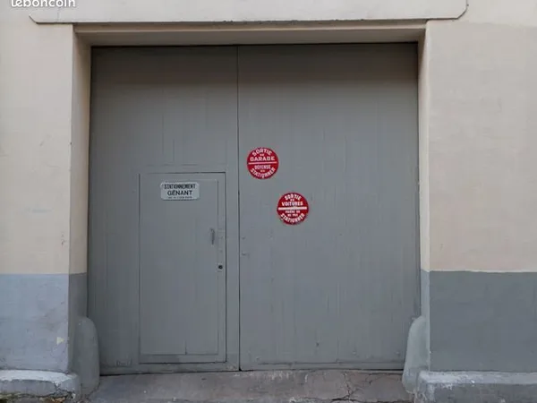 Location place de parking (voiture) Montmartre