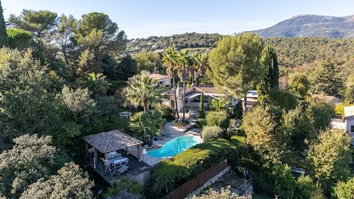 Maison 5 pièces 230 m²