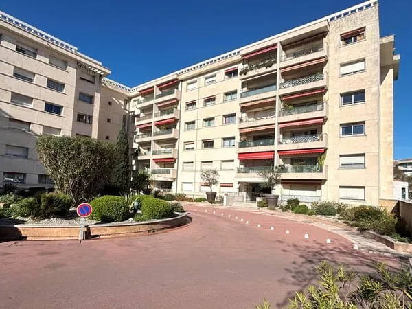 Marseille 8ème proche mer et Parc Borely : T3 dans résidence