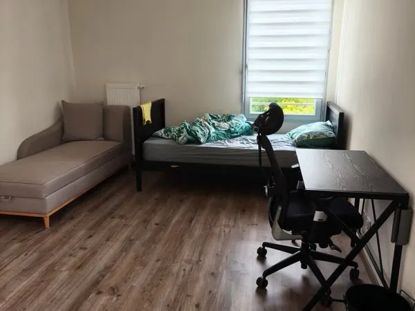 Colocation meublée - 1 chambre disponible dans maison récente avec jardin