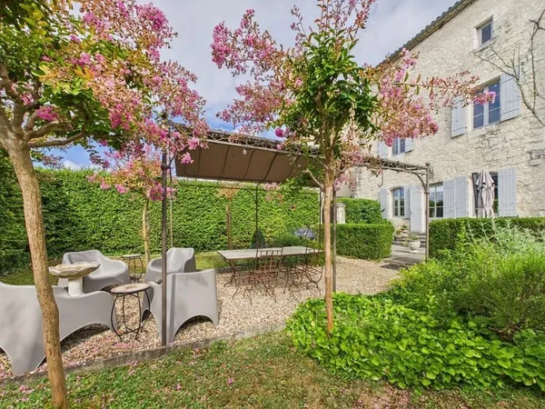 Élégante maison médiévale au coeur d'Issigeac, en Dordogne