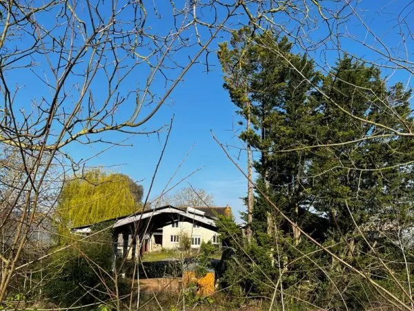 Propriété équestre avec habitation, dépendances, prés attenants