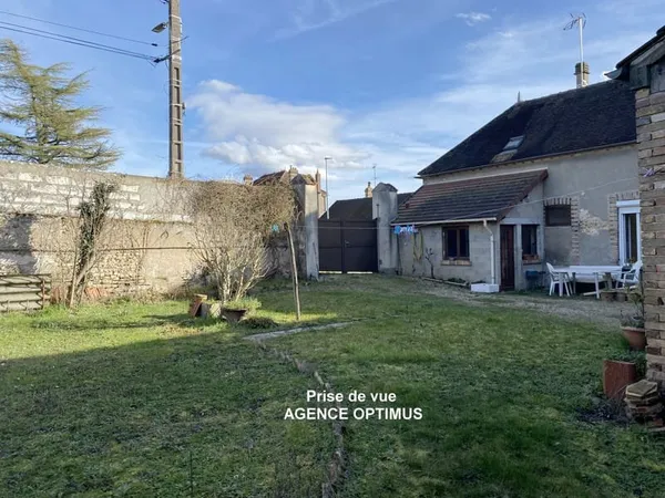 A VINNEUF, une maison de village qui n'attend que votre proj