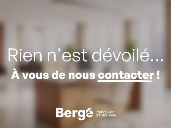 Bureau 151 m²