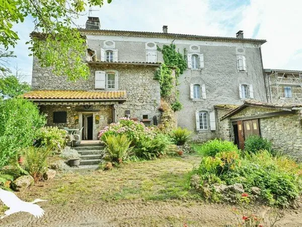 Maison 10 pièces 260 m²