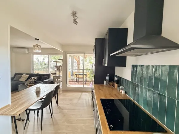 Antigone - Appartement T3 Traversant Terrasse, Parking, Pi