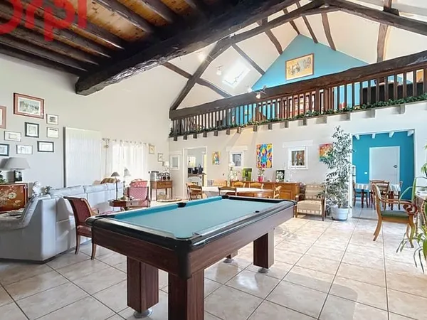 Maison 5 pièces 235 m²
