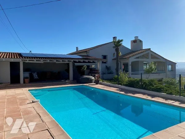 Maison 7 pièces 220 m²