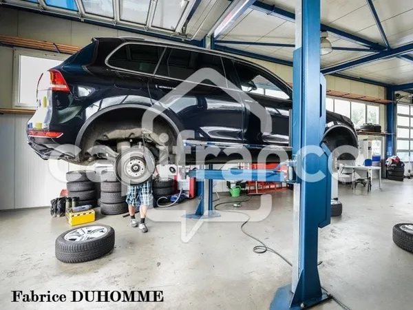 Local 3 pièces 220 m²