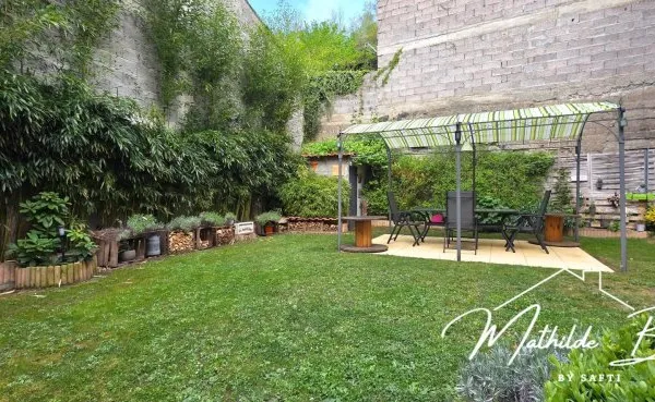 Maison spacieuse avec cour intérieure