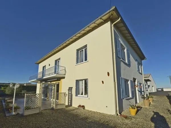 Maison - 220m ²