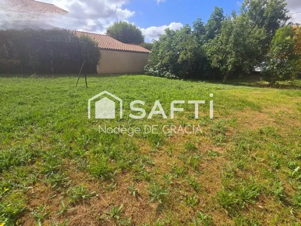 Terrain de 580m2 avec tout à l'égout plein centre