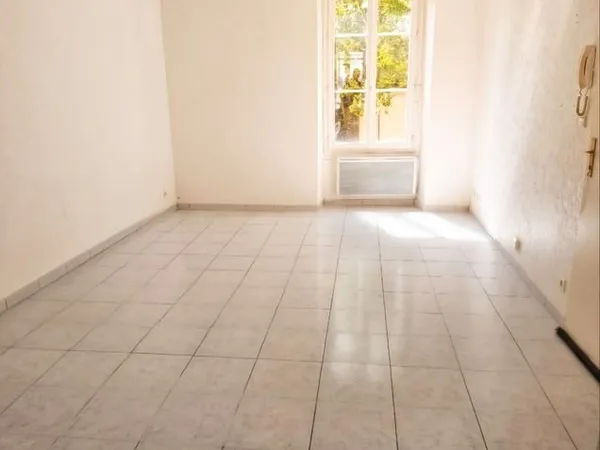 Studio 27m2 avec petit jardin lumineux