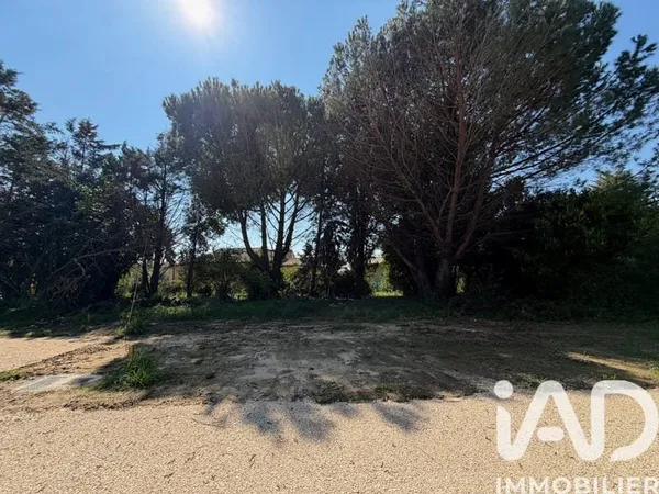 Terrain 810 m²