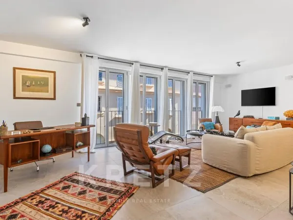 APPARTEMENT SAINT-TROPEZ CENTRE PLACE DES LICES