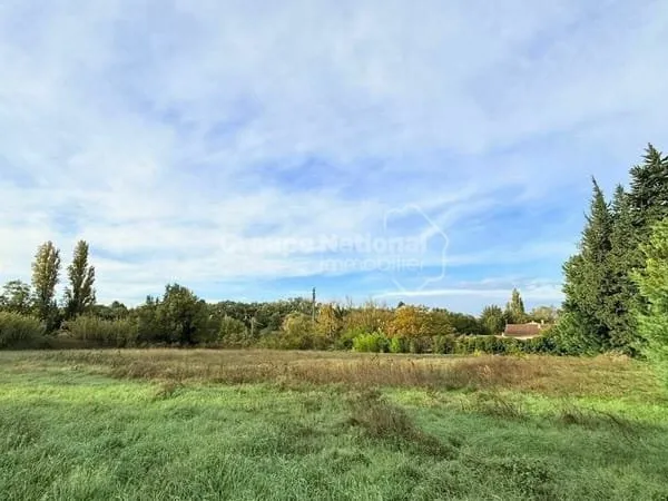 Exclusivité - Terrain - Surface totale 6375 m2 environ dont 589 m2 environ constructible - Aubignan