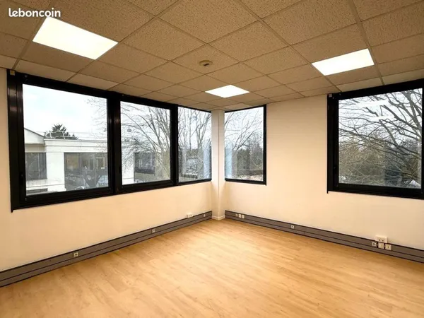 Bureaux rénovés - 173 m²