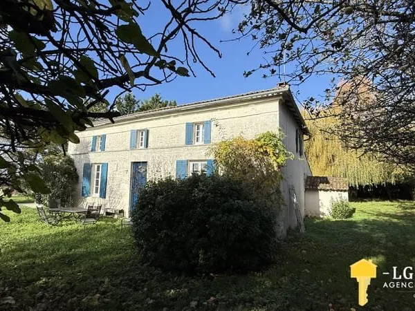 Superbe maison charentaise en pierres de 1850 avec piscine e