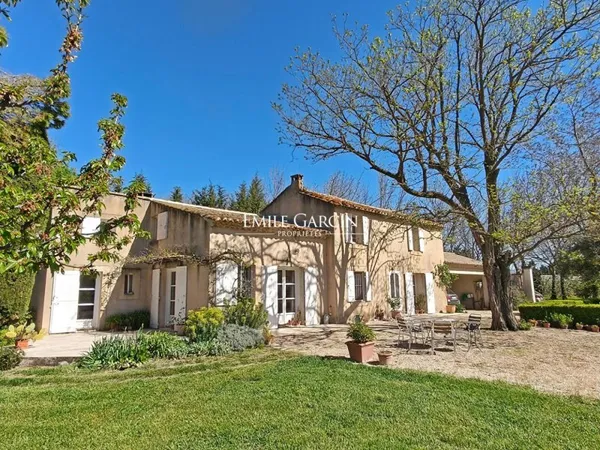 A vendre, Mas en campagne avec dépendance sur grand terrain arb