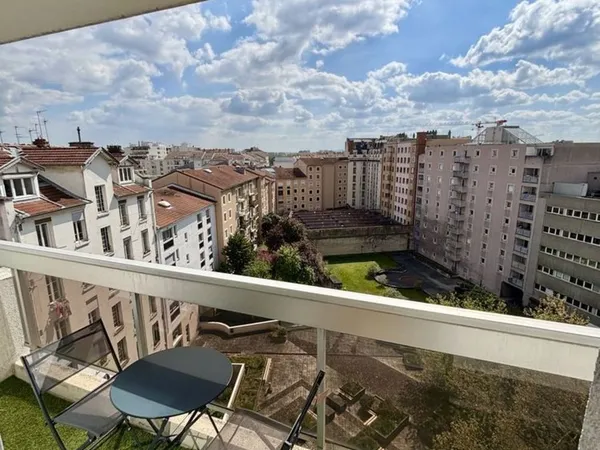 T1 bis vue jardin au calme balcon métro Garibaldi