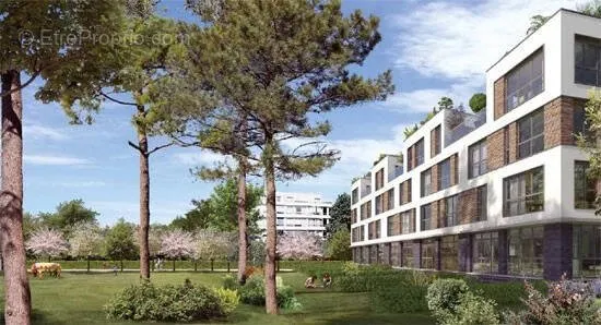 Situés à Rueil sur les bords de Seine et à 6minutes du RER A, ces bureaux aménagés en duplex en RDC 