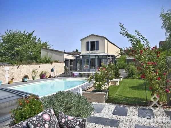 Maison 8 pièces 269 m²