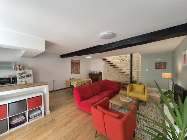 COUP DE CŒUR - Appartement centre Rochefort, au calme, 84 m² avec cour et grand séjour