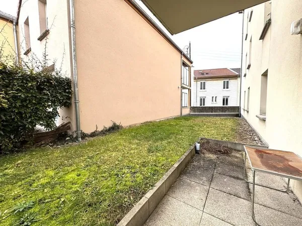 A VENDRE ! F2 + jardin + parking MALZEVILLE centre