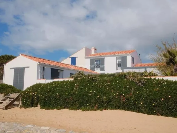 VILLA FACE MER