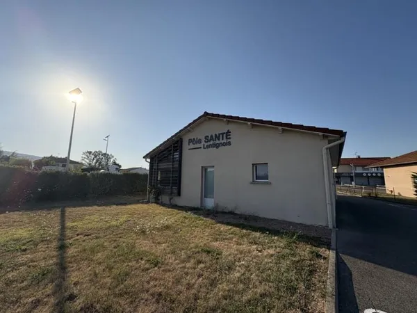 LOCAUX PROFESSIONNELS A LOUER A LENTIGNY - ZONE COMMERCIALE